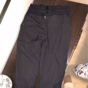 Cropped Lululemon Studio pants. Size 4
